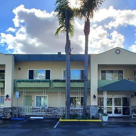 Quality Inn & Suites Anaheim At The Park Exterior photo