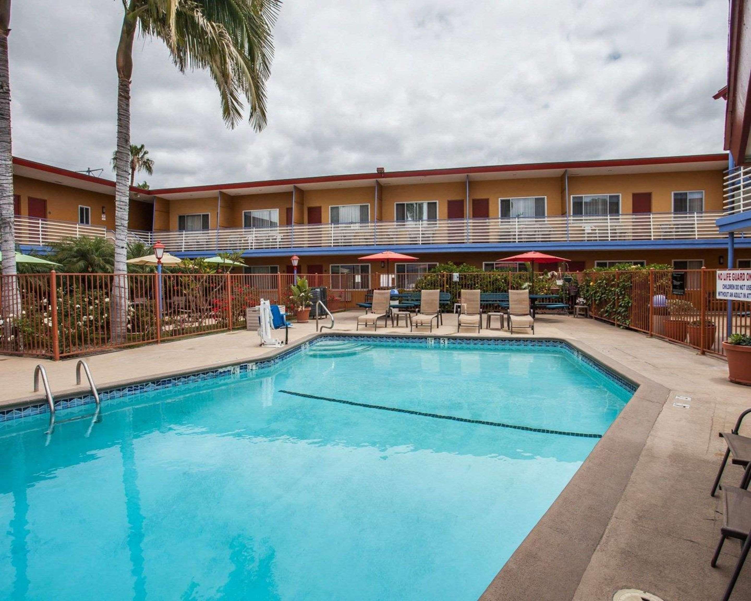 Quality Inn & Suites Anaheim At The Park Exterior photo