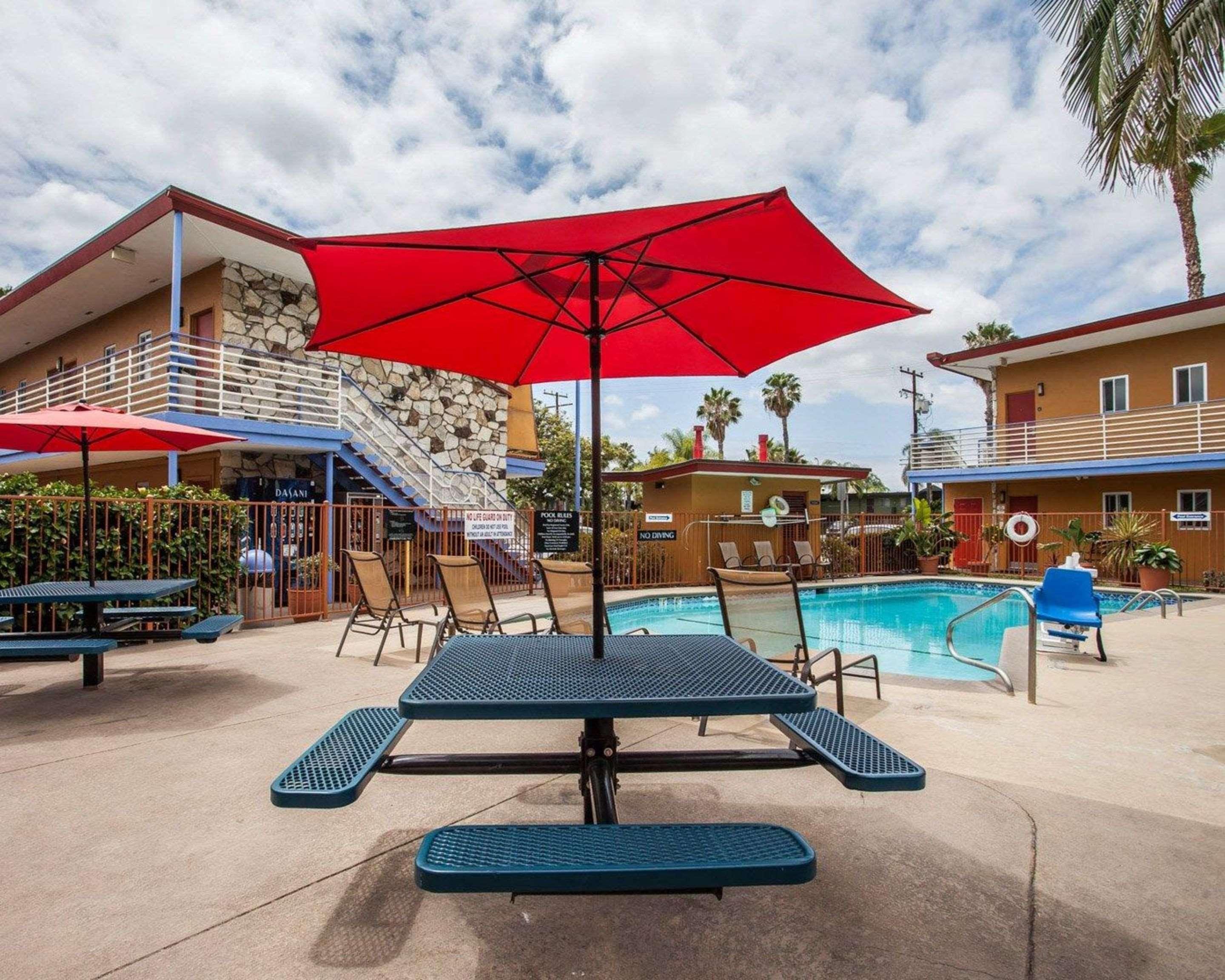 Quality Inn & Suites Anaheim At The Park Exterior photo