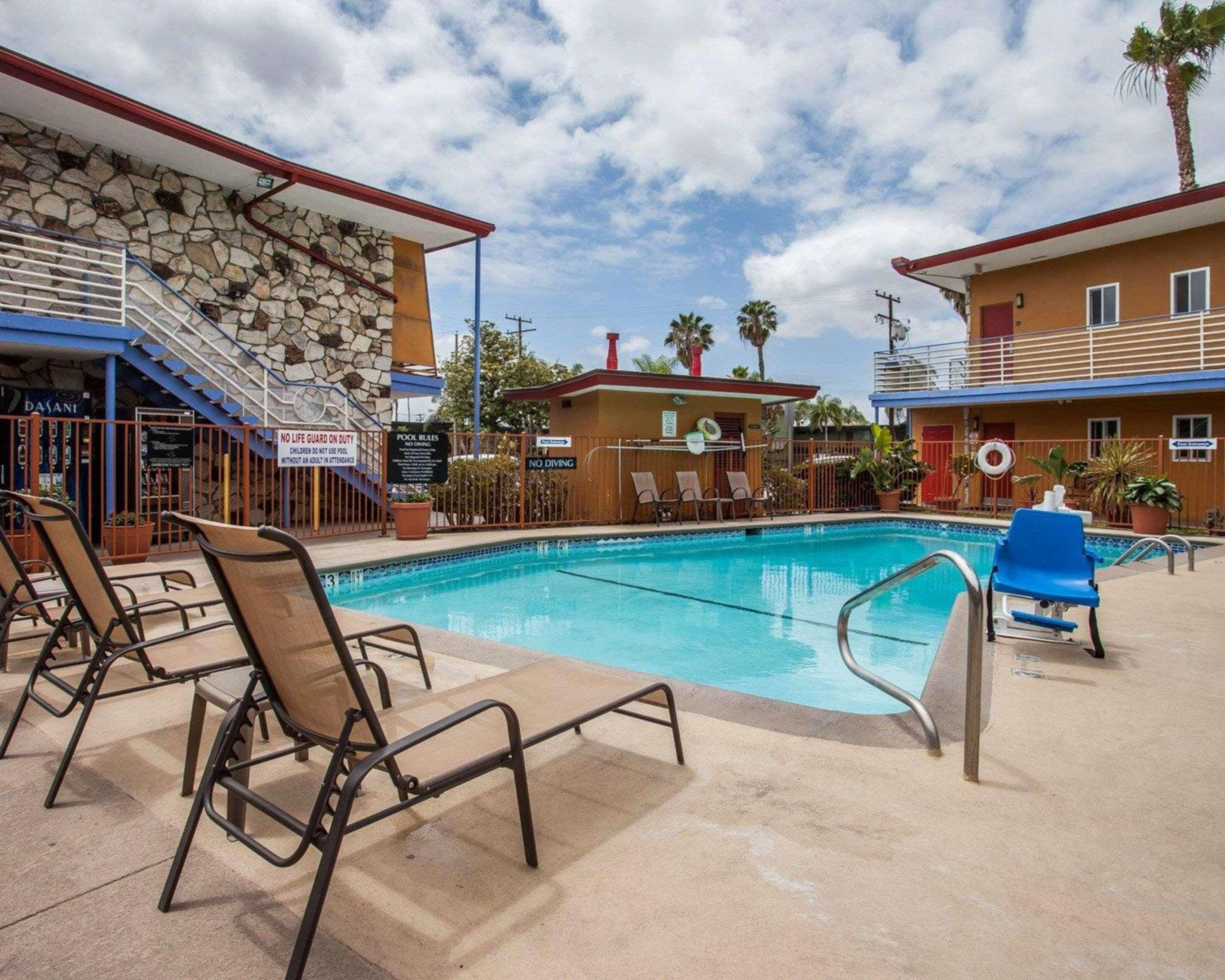 Quality Inn & Suites Anaheim At The Park Exterior photo