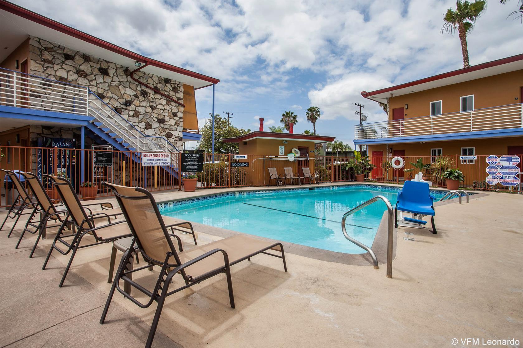 Quality Inn & Suites Anaheim At The Park Exterior photo