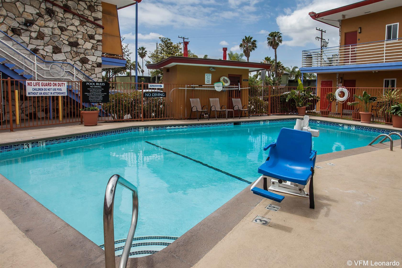 Quality Inn & Suites Anaheim At The Park Exterior photo