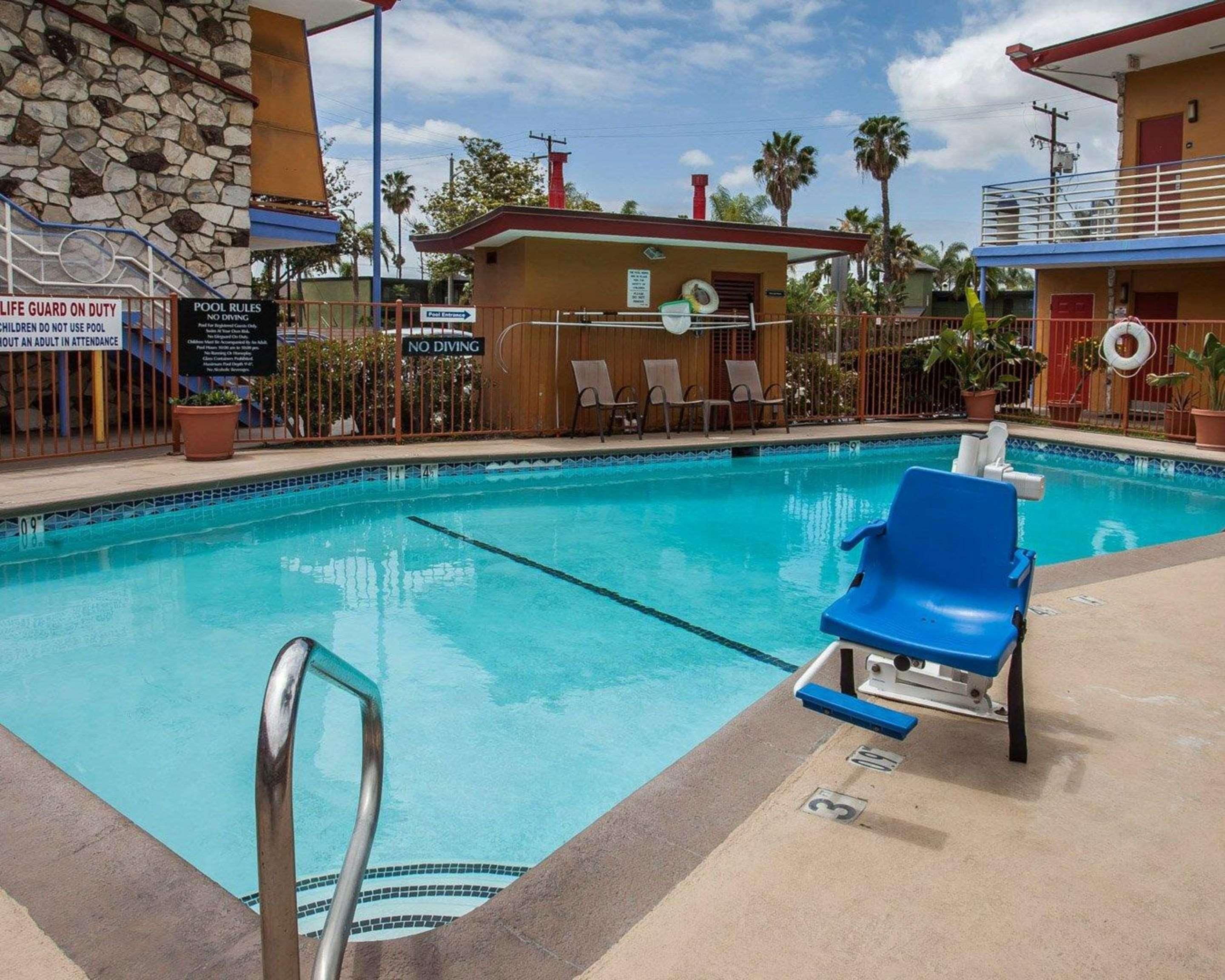 Quality Inn & Suites Anaheim At The Park Exterior photo