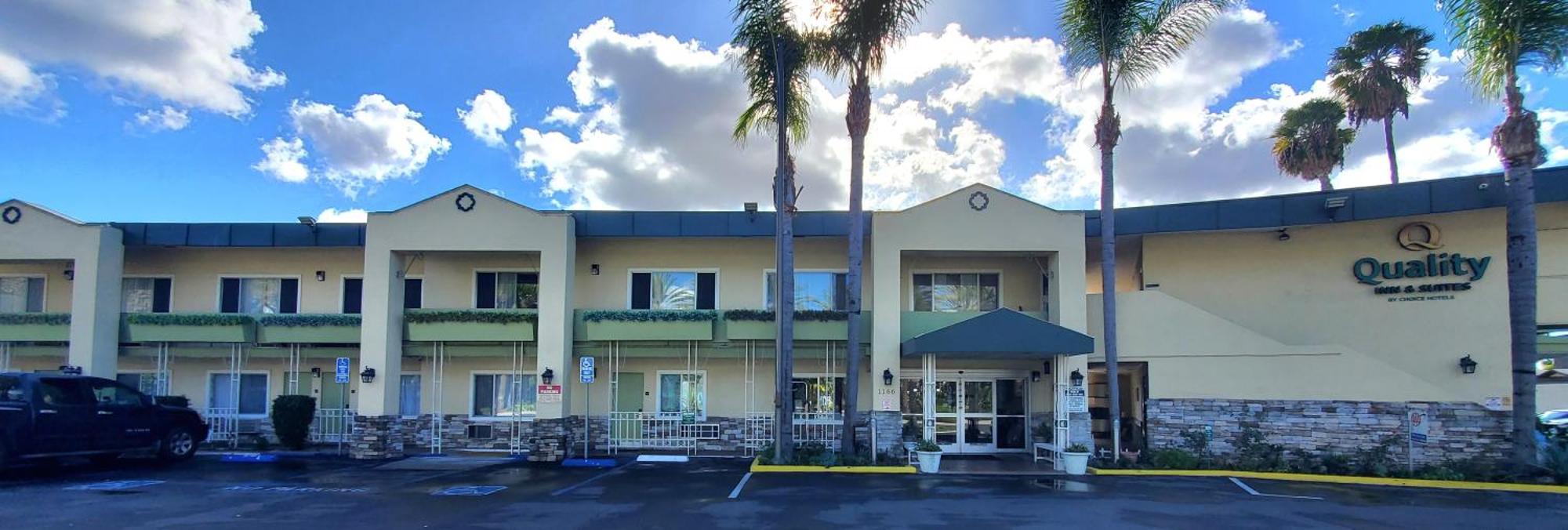 Quality Inn & Suites Anaheim At The Park Exterior photo