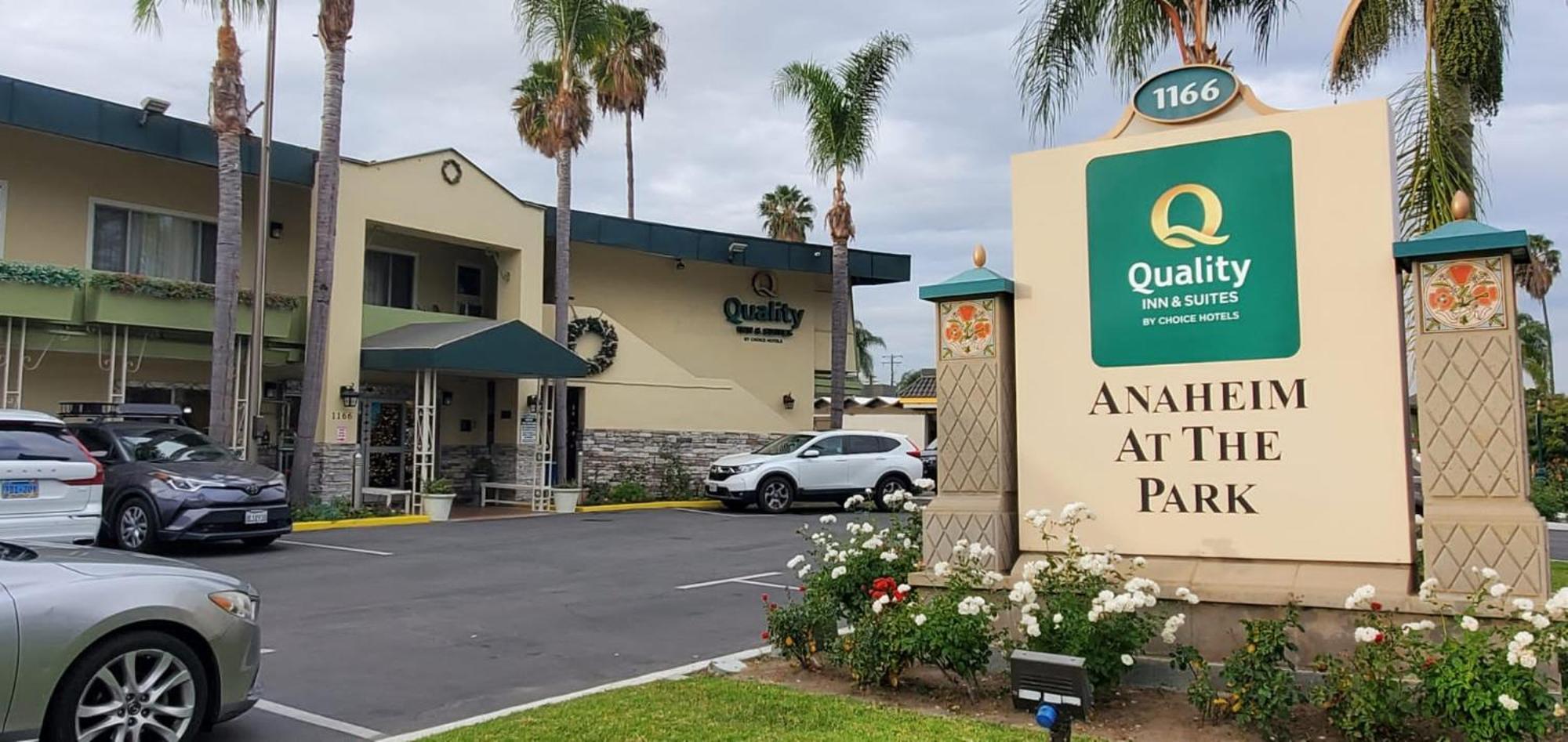 Quality Inn & Suites Anaheim At The Park Exterior photo