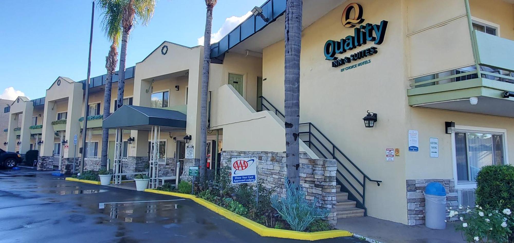 Quality Inn & Suites Anaheim At The Park Exterior photo